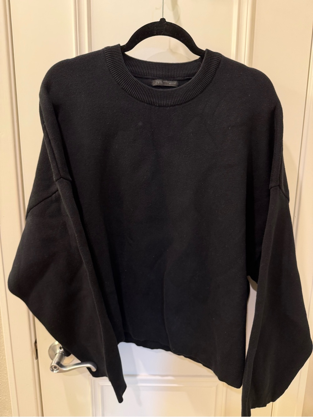 Zara Men's Black Crewneck Sweatshirt